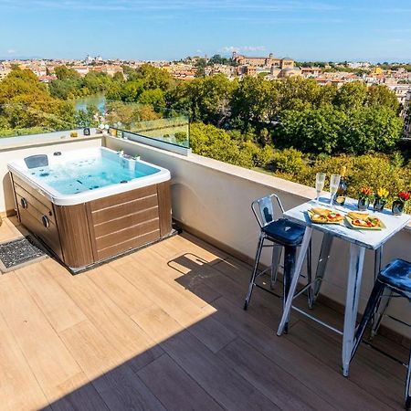 Penthouse With A Panoramic Rooftop In Trastevere With Seasonally Jacuzzi Rom Exterior foto