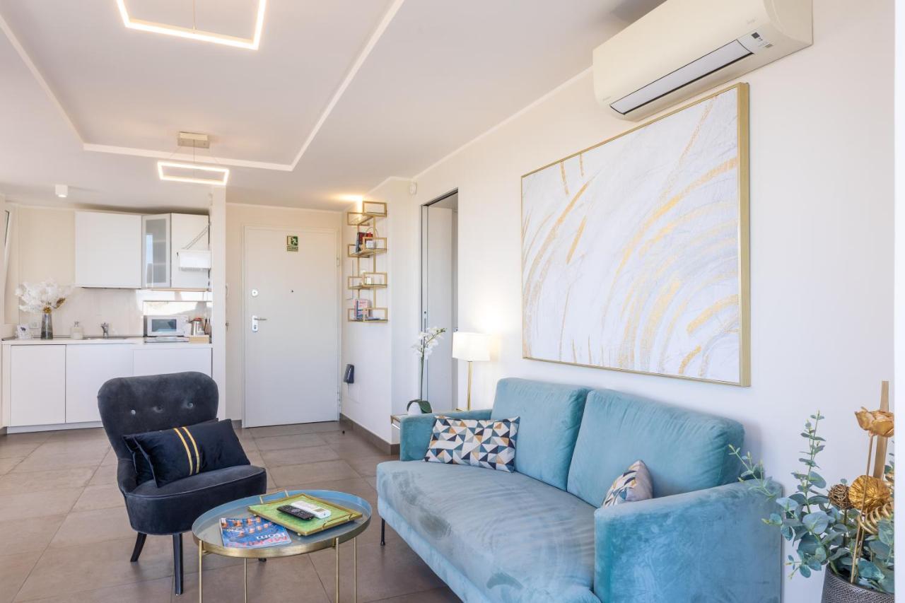 Penthouse With A Panoramic Rooftop In Trastevere With Seasonally Jacuzzi Rom Exterior foto