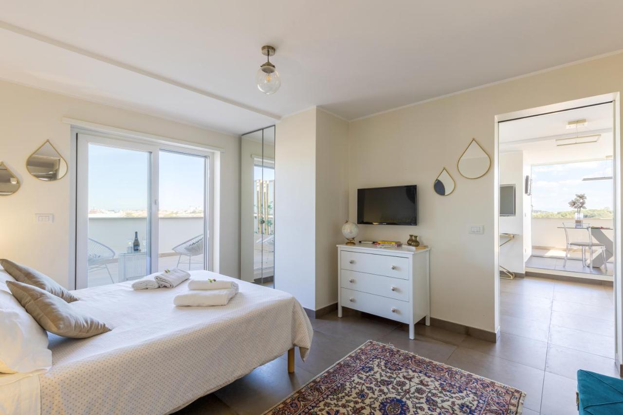 Penthouse With A Panoramic Rooftop In Trastevere With Seasonally Jacuzzi Rom Exterior foto