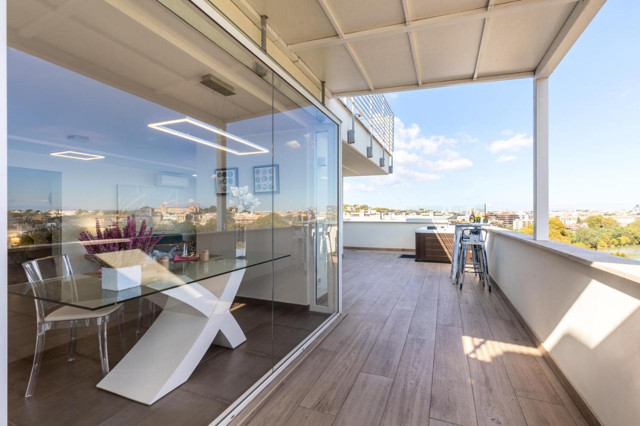 Penthouse With A Panoramic Rooftop In Trastevere With Seasonally Jacuzzi Rom Exterior foto