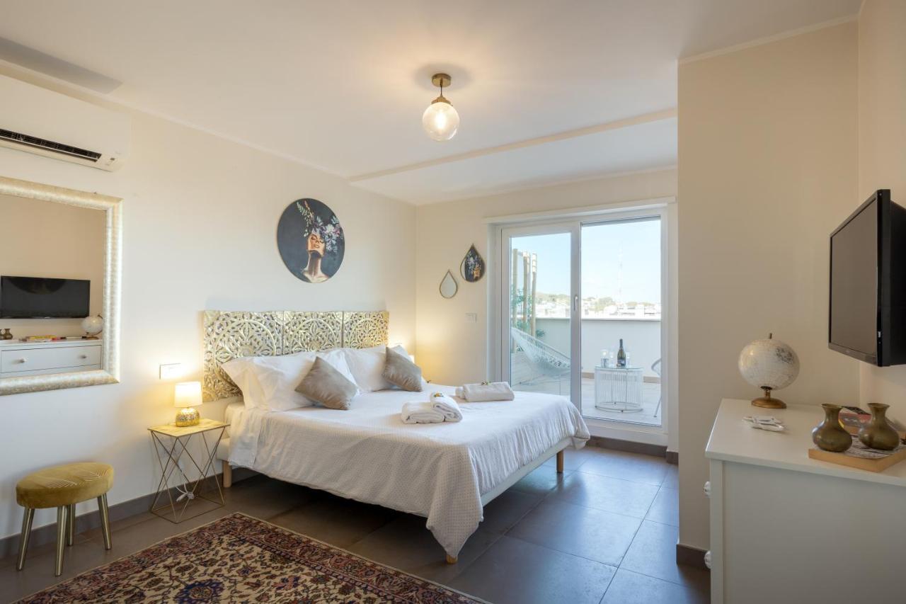 Penthouse With A Panoramic Rooftop In Trastevere With Seasonally Jacuzzi Rom Exterior foto