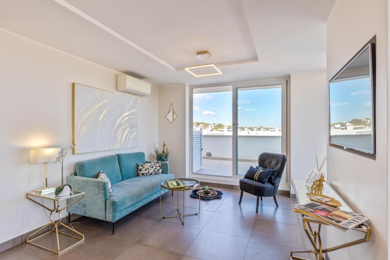 Penthouse With A Panoramic Rooftop In Trastevere With Seasonally Jacuzzi Rom Exterior foto
