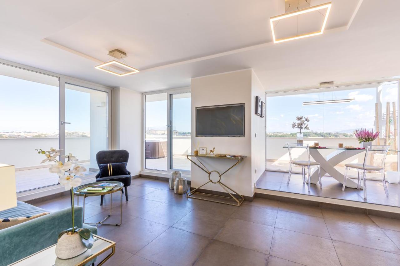 Penthouse With A Panoramic Rooftop In Trastevere With Seasonally Jacuzzi Rom Exterior foto