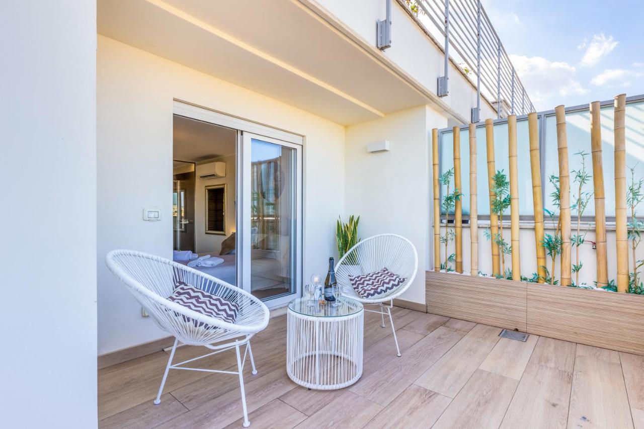 Penthouse With A Panoramic Rooftop In Trastevere With Seasonally Jacuzzi Rom Exterior foto