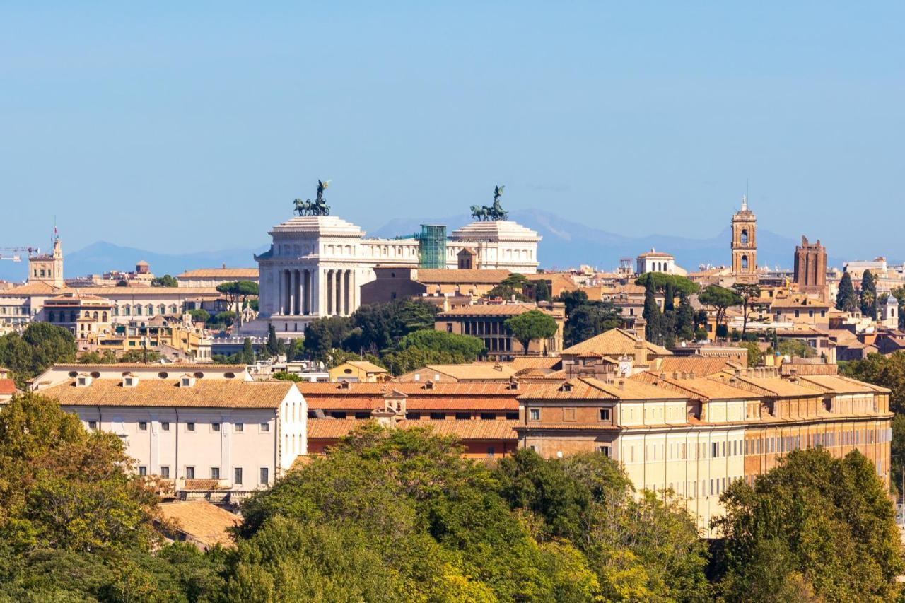 Penthouse With A Panoramic Rooftop In Trastevere With Seasonally Jacuzzi Rom Exterior foto