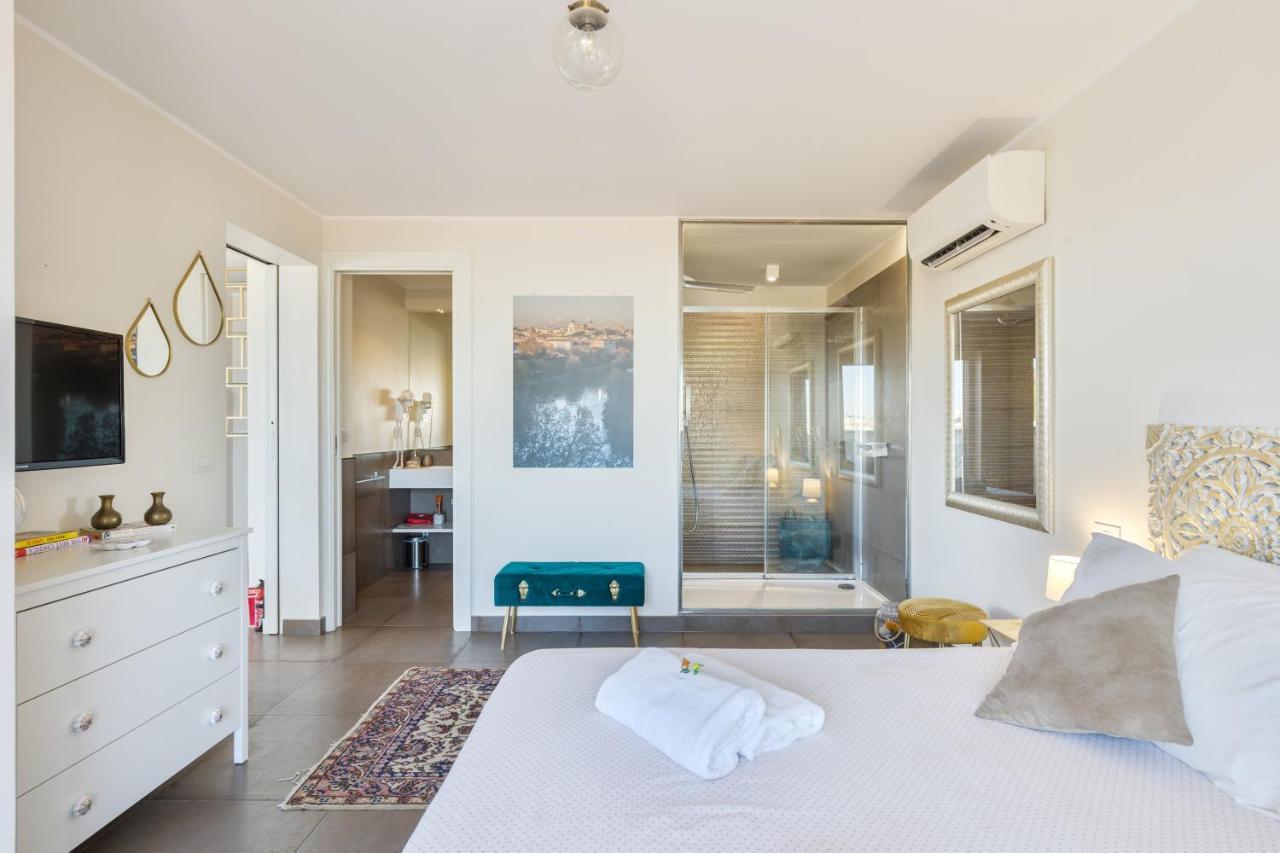 Penthouse With A Panoramic Rooftop In Trastevere With Seasonally Jacuzzi Rom Exterior foto
