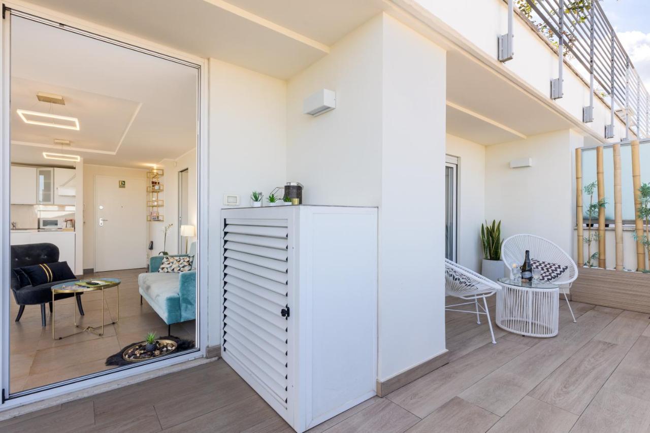 Penthouse With A Panoramic Rooftop In Trastevere With Seasonally Jacuzzi Rom Exterior foto