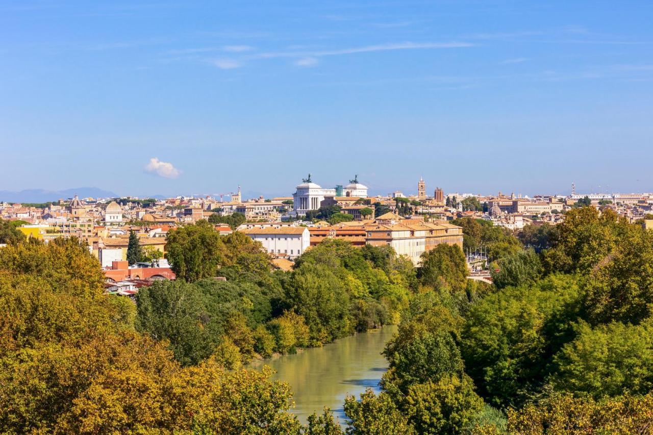 Penthouse With A Panoramic Rooftop In Trastevere With Seasonally Jacuzzi Rom Exterior foto